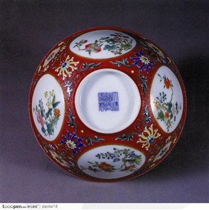 中华传统工艺-精美的红色瓷球