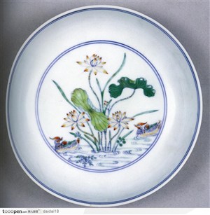 中华传统-荷花花纹盘子