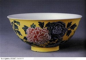 中华传统-黄色的牡丹花纹瓷碗