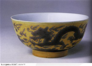 中华传统-黄色的龙纹碗