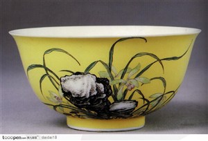 中华传统-黄色的兰花花纹瓷碗