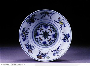 中华传统-精美的花纹碟子