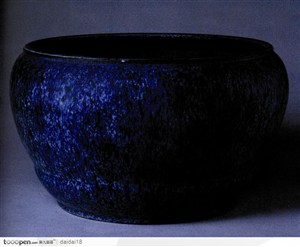 中华传统-蓝色的瓷盆