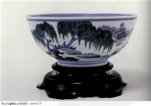 中华传统-柳树花纹的瓷碗