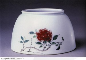 中华传统-牡丹花纹的瓷碗