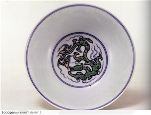 中华传统-盘龙花纹的瓷碗