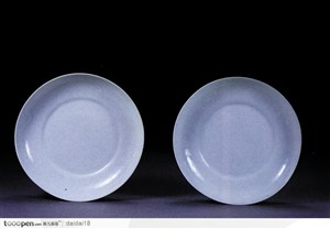中华传统-一对白色盘子