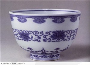 中华传统-青花花纹的碗