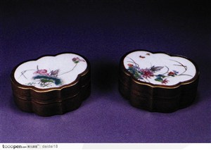 中华传统-一对精美的瓷质化妆盒