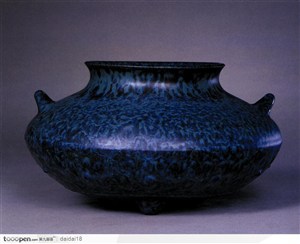 中华传统-青色的双耳瓷罐