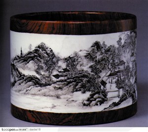 中华传统-山水花纹的瓷盒