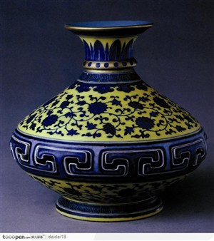 传统瓷器-蓝色花纹的花瓶
