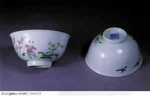 中华传统-小孩玩耍的花纹的瓷碗