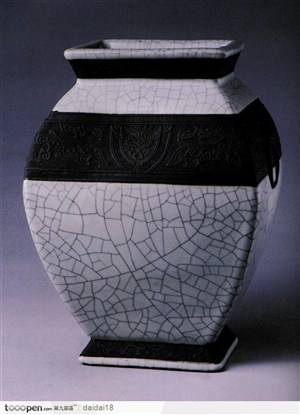 传统工艺-黑白相交的花瓶