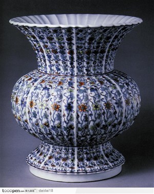 中华传统瓷器-花藤条纹的花瓶