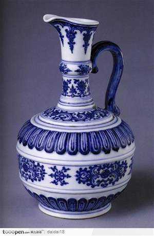 中华传统瓷器-精美的青花瓷水壶