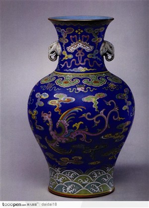 中华传统-凤凰花纹的青花瓷