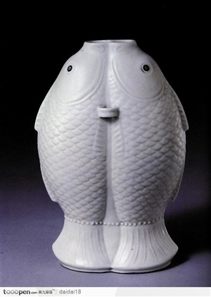 中华传统工艺-白色的双鱼花瓶