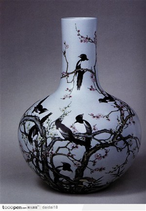 中华传统工艺-梅花和喜鹊花纹花瓶