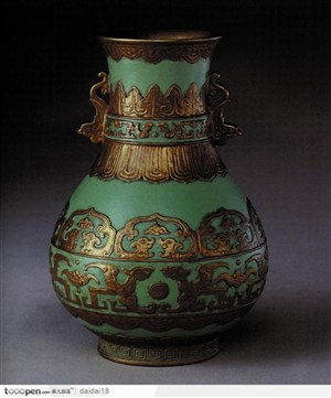 中华传统工艺-绿色的镀金花纹的花瓶