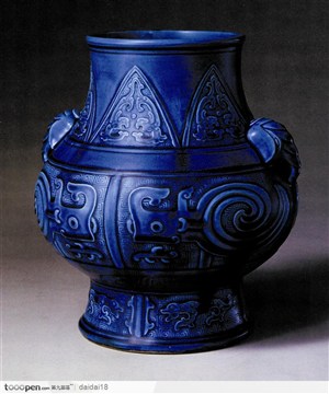 中华传统工艺-做工精巧的蓝色花瓶