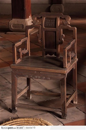 中华传统工艺-古老的凳子