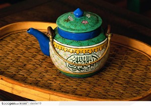 中华传统工艺-竹篮上的茶壶