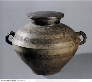 传统工艺-褐色青铜罐子