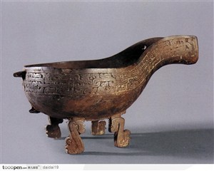 传统青铜器-褐色的酒杯
