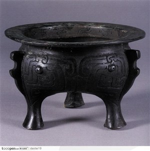 中华传统工艺-黑色的三足食器鼎