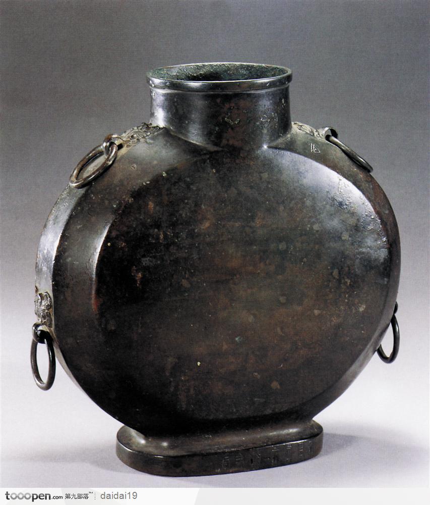传统工艺品-褐色的青铜水壶