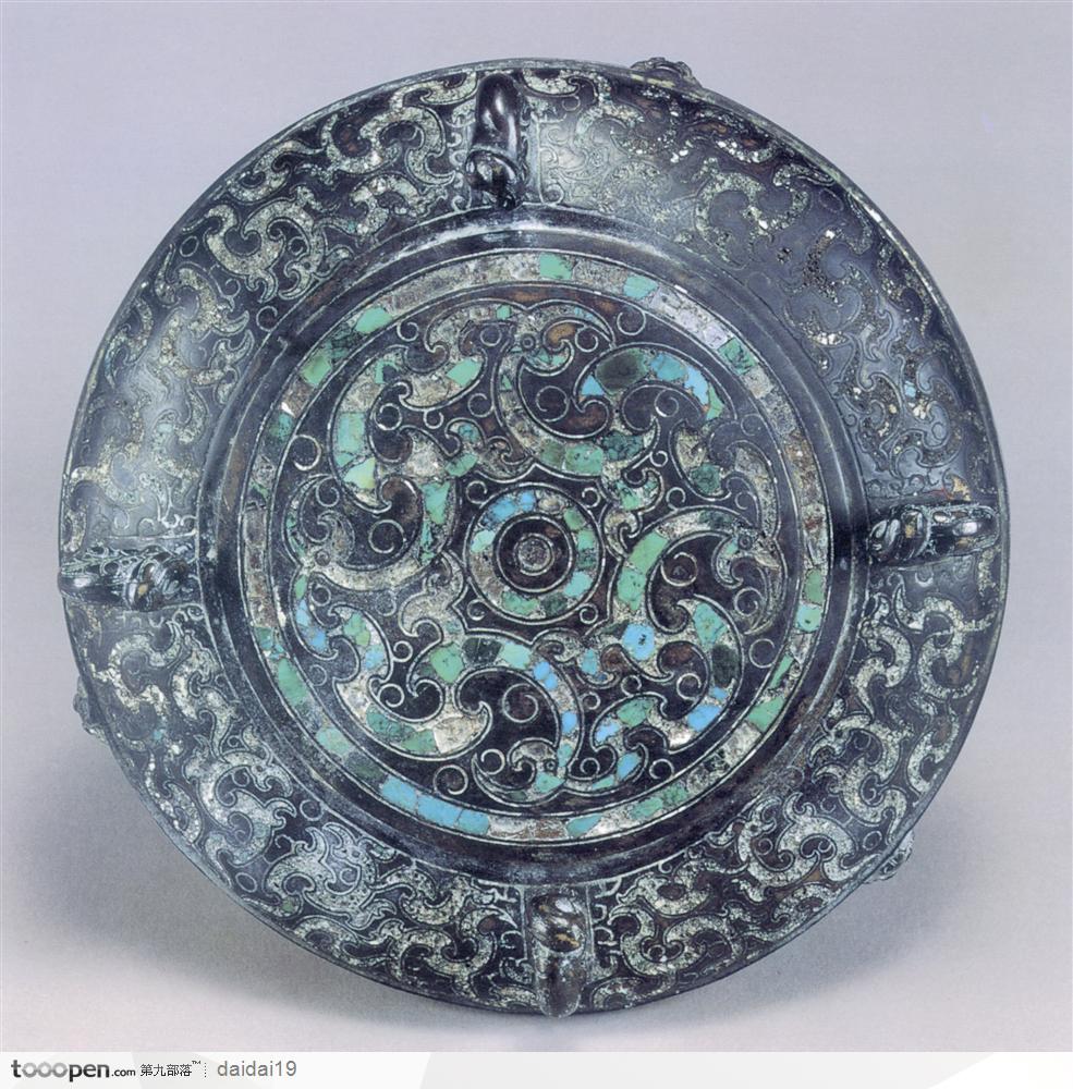 中华传统工艺-蓝色的花纹的青铜盘子