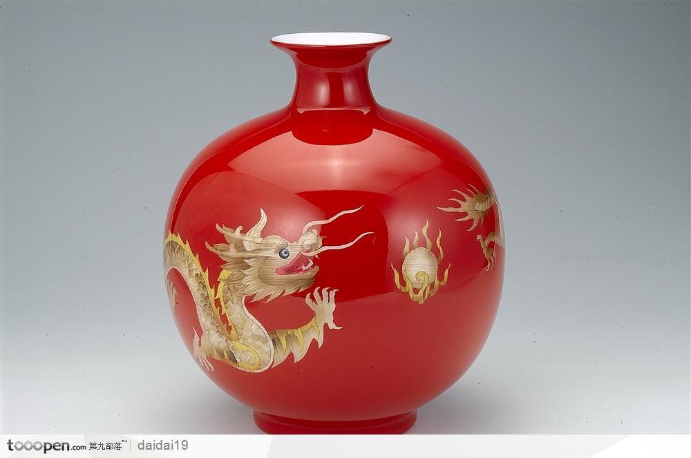 传统瓷器-中国红龙纹花瓶