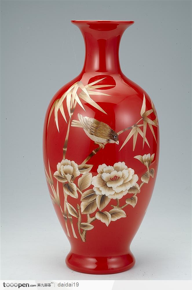 传统工艺-中国红牡丹花纹花瓶