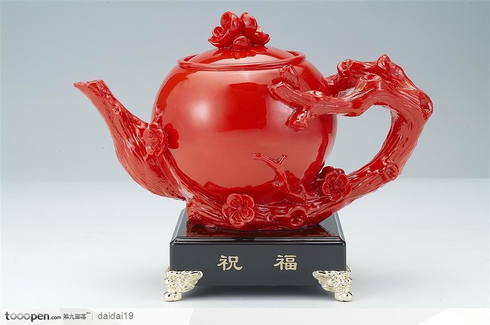 中华传统工艺-梅花花纹的茶壶
