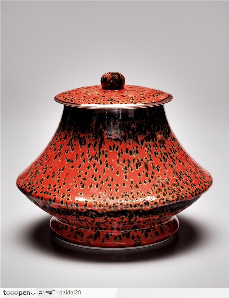 传统工艺-暗红色瓷罐