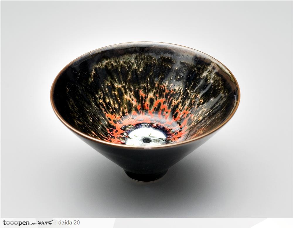 中华传统工艺-精美的黑色瓷碗