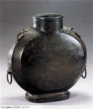 传统工艺品-褐色的青铜水壶