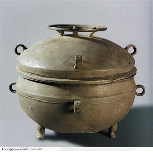 传统工艺品-褐色的青铜罐子