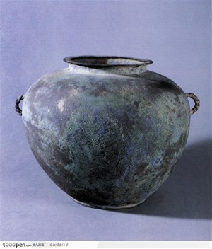 传统青铜器-古老的青铜罐