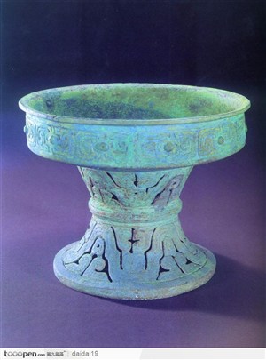 中华传统工艺-绿色的青铜酒杯