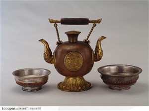 传统工艺-茶壶和盘子