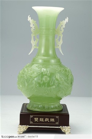 传统工艺品-双龙戏珠花纹玉花瓶