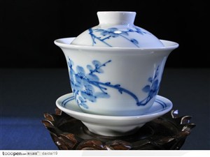传统工艺-梅花花纹茶杯