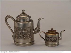 传统工艺品-龙纹的银质水壶