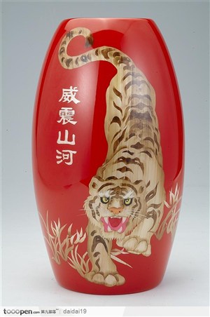 传统工艺-中国红老虎花纹花瓶