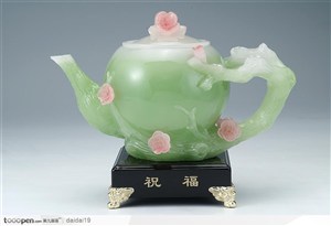 中华传统工艺-精美的翠玉茶壶