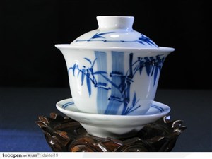 传统工艺-竹子花纹的茶杯