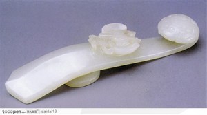 传统工艺-白色花朵形玉臂