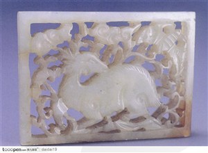 传统工艺品-白色麋鹿花纹玉器